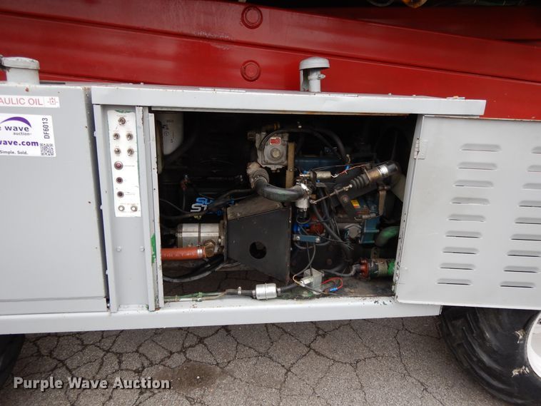 image for item DF6013 1996 Mec 33RT  scissor lift