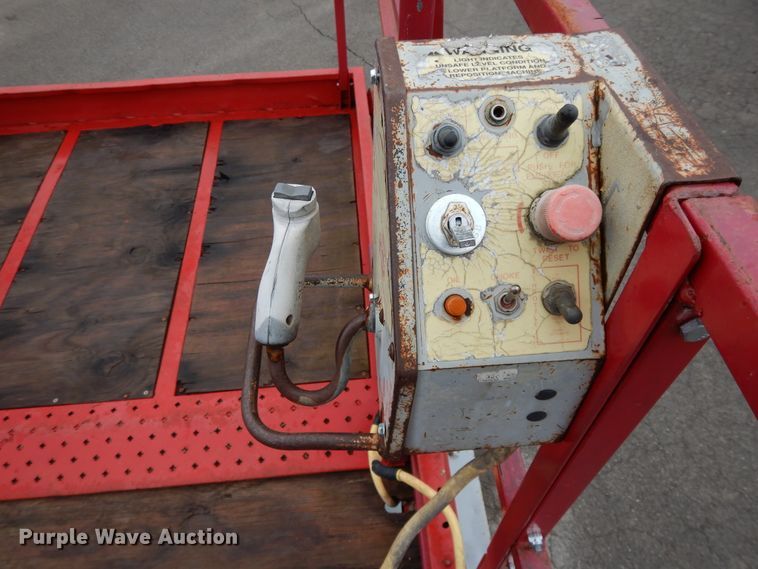 image for item DF6013 1996 Mec 33RT  scissor lift