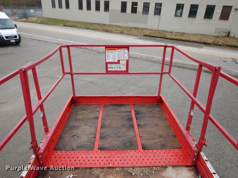 image for item DF6013 1996 Mec 33RT  scissor lift