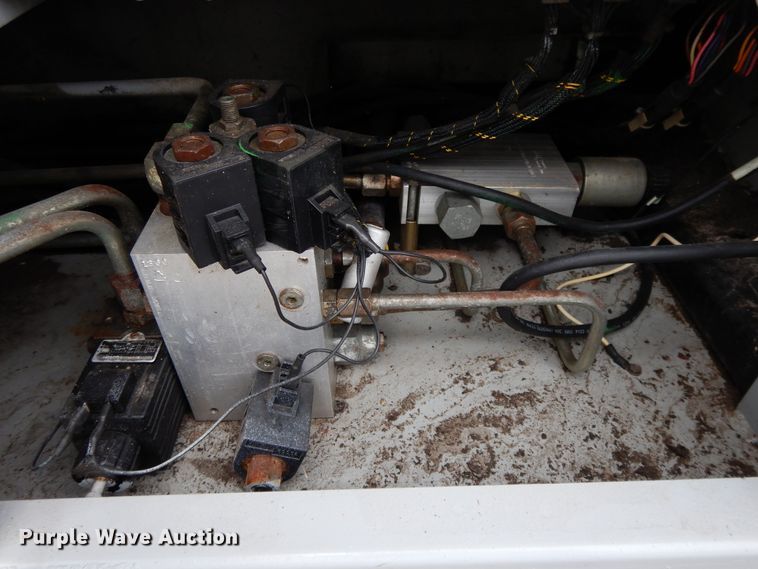 image for item DF6013 1996 Mec 33RT  scissor lift