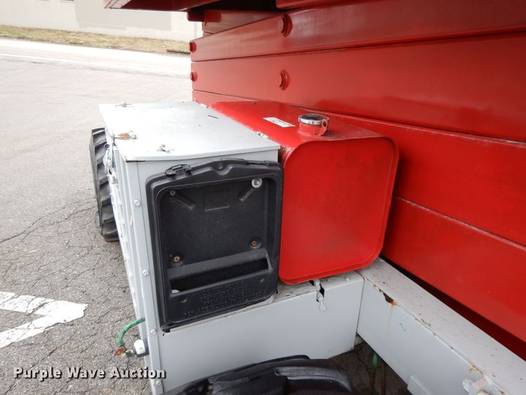 image for item DF6013 1996 Mec 33RT  scissor lift