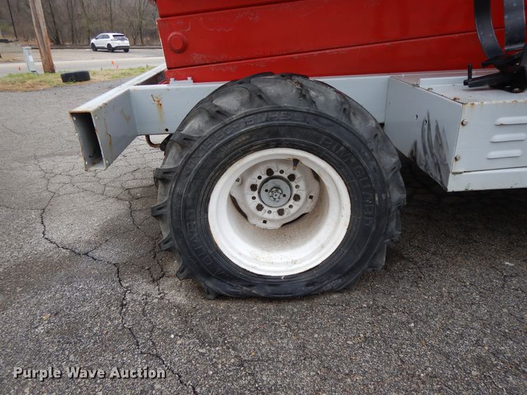 image for item DF6013 1996 Mec 33RT  scissor lift