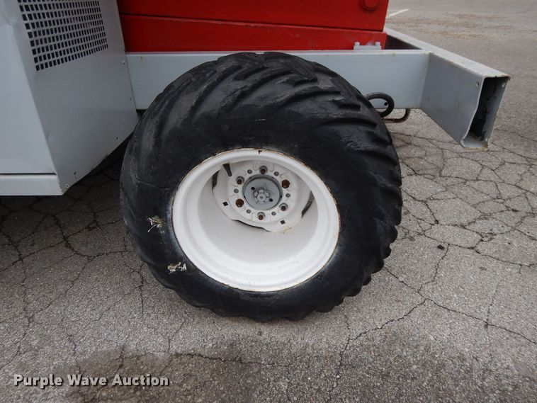 image for item DF6013 1996 Mec 33RT  scissor lift