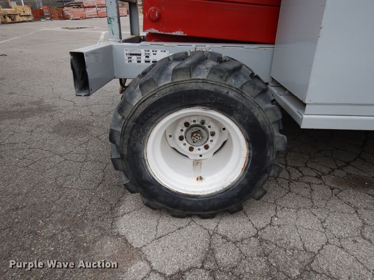 image for item DF6013 1996 Mec 33RT  scissor lift