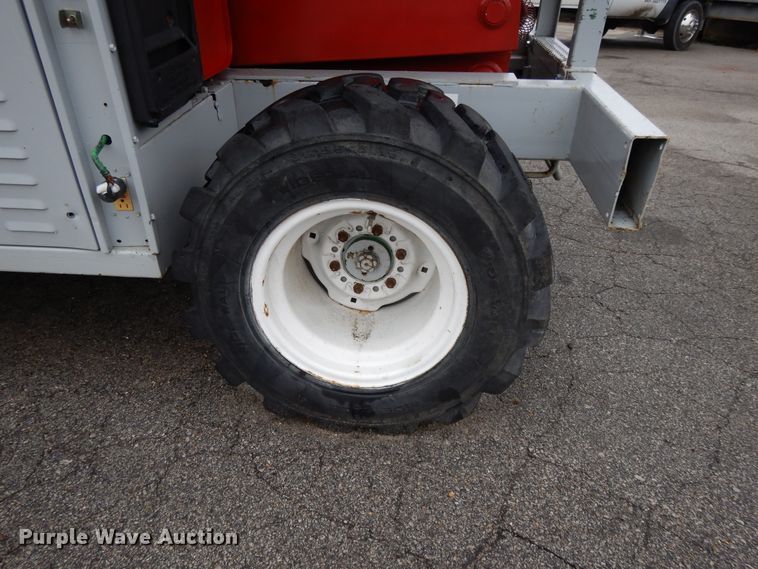 image for item DF6013 1996 Mec 33RT  scissor lift