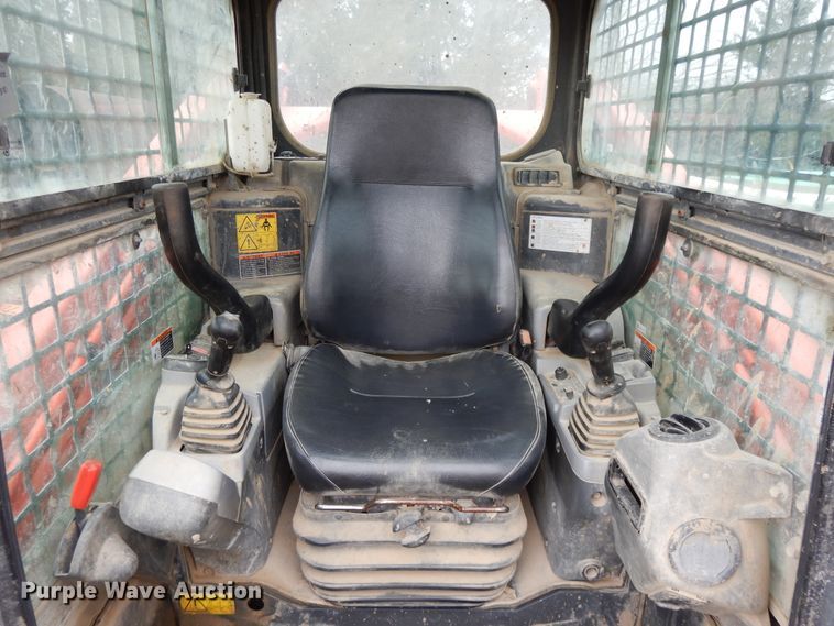 image for item DF6026 Kubota SVL90-2  tracked skid steer loader