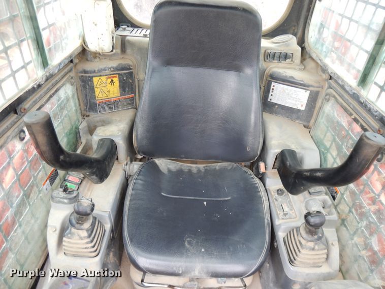 image for item DF6026 Kubota SVL90-2  tracked skid steer loader