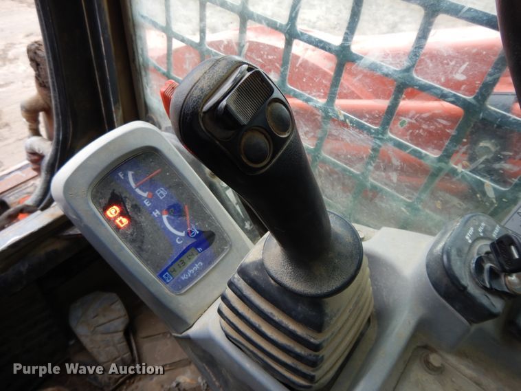 image for item DF6026 Kubota SVL90-2  tracked skid steer loader