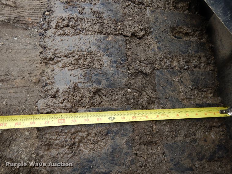 image for item DF6026 Kubota SVL90-2  tracked skid steer loader