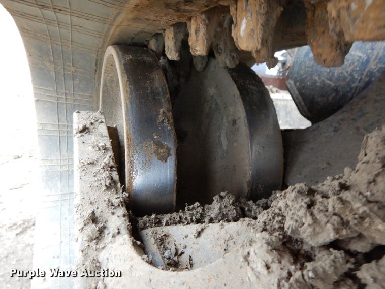 image for item DF6026 Kubota SVL90-2  tracked skid steer loader