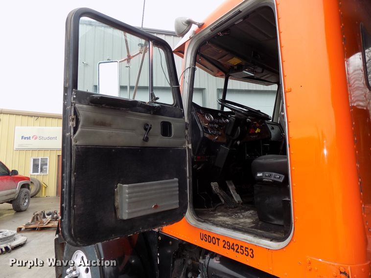 image for item DG2547 1999 Peterbilt 379 dump truck