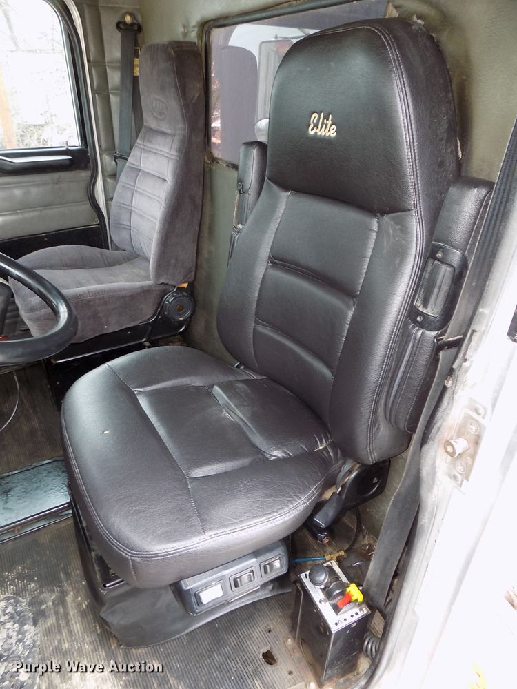 image for item DG2547 1999 Peterbilt 379 dump truck