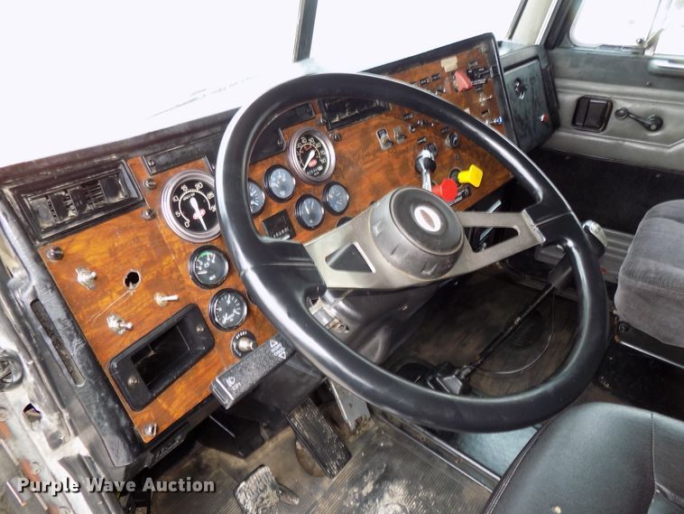 image for item DG2547 1999 Peterbilt 379 dump truck