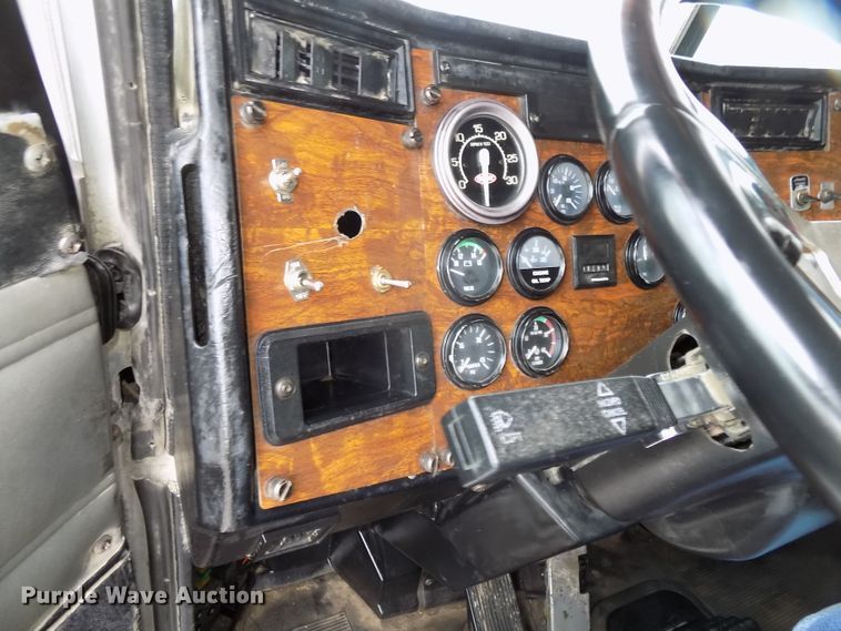 image for item DG2547 1999 Peterbilt 379 dump truck