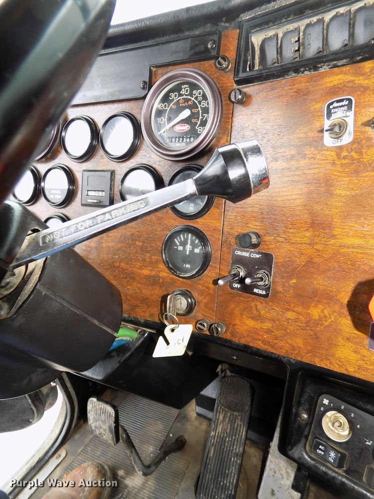 image for item DG2547 1999 Peterbilt 379 dump truck