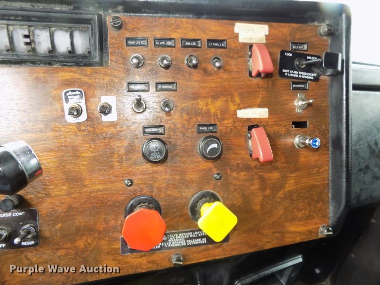 image for item DG2547 1999 Peterbilt 379 dump truck