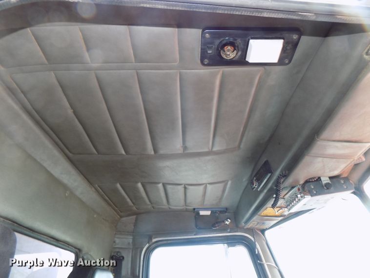 image for item DG2547 1999 Peterbilt 379 dump truck