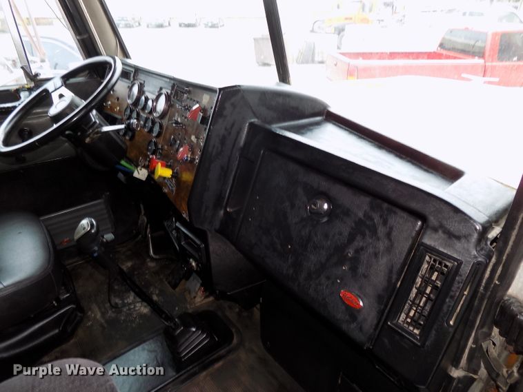 image for item DG2547 1999 Peterbilt 379 dump truck