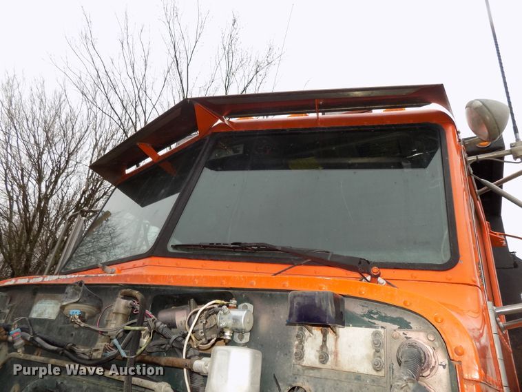 image for item DG2547 1999 Peterbilt 379 dump truck