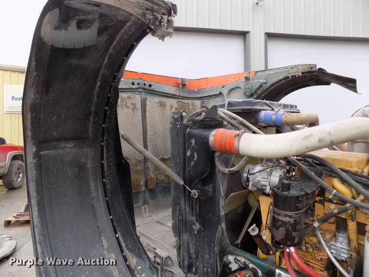 image for item DG2547 1999 Peterbilt 379 dump truck