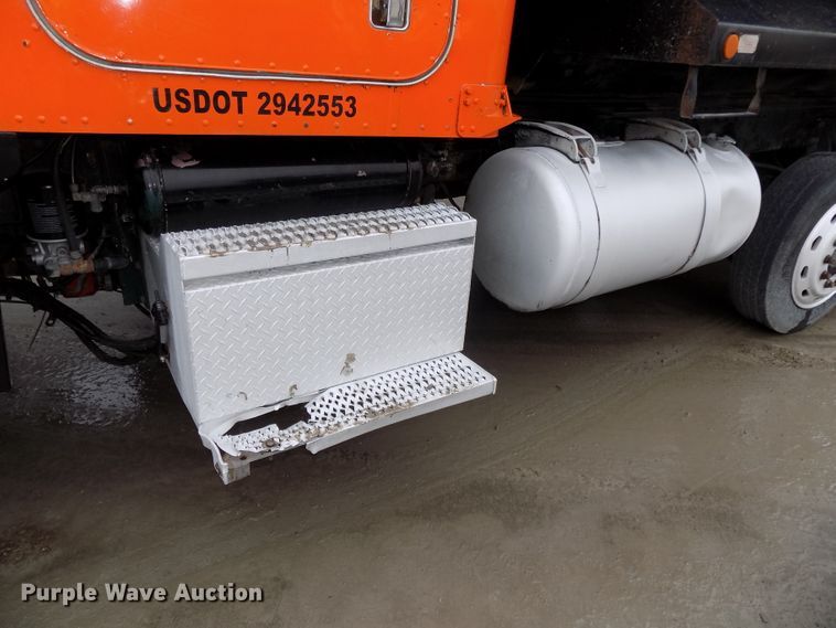 image for item DG2547 1999 Peterbilt 379 dump truck