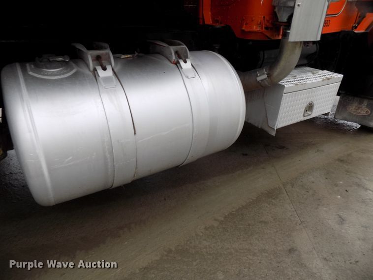 image for item DG2547 1999 Peterbilt 379 dump truck