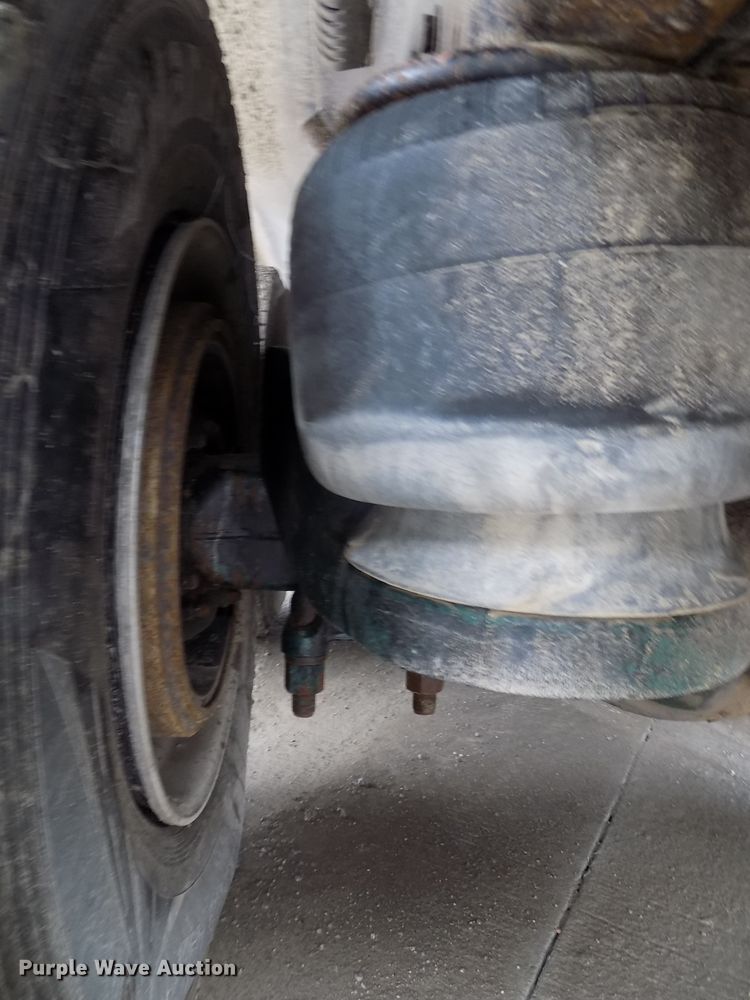 image for item DG2547 1999 Peterbilt 379 dump truck