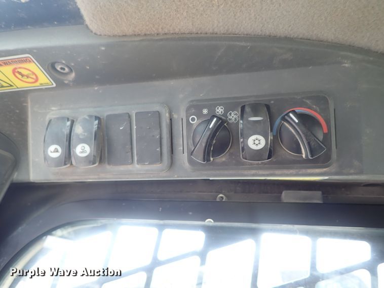 image for item DG3031 2013 Caterpillar 262C  Series 2 skid steer loader