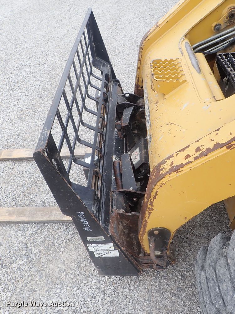 image for item DG3031 2013 Caterpillar 262C  Series 2 skid steer loader