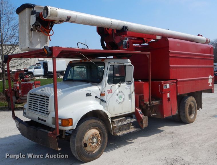image for item DG5601 2000 International 4700 bucket truck