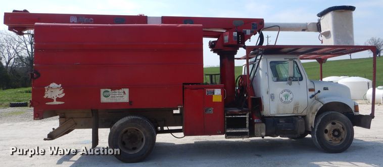 image for item DG5601 2000 International 4700 bucket truck