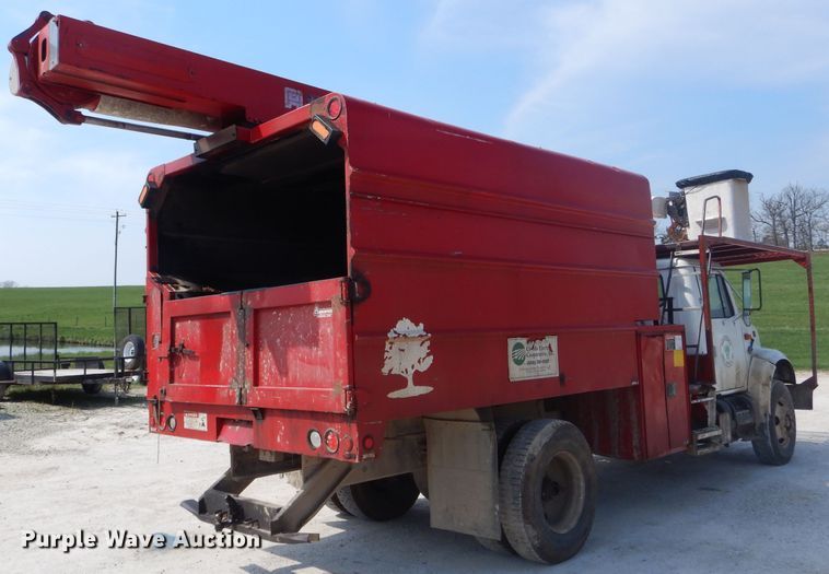 image for item DG5601 2000 International 4700 bucket truck