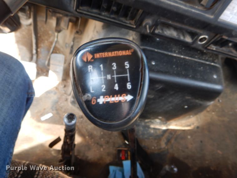 image for item DG5601 2000 International 4700 bucket truck