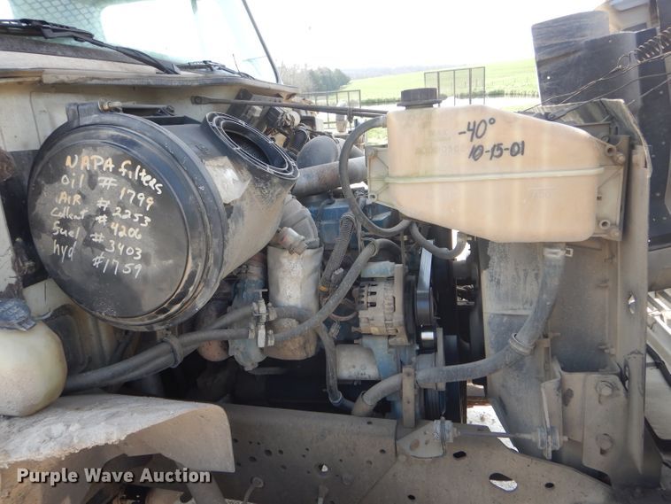 image for item DG5601 2000 International 4700 bucket truck