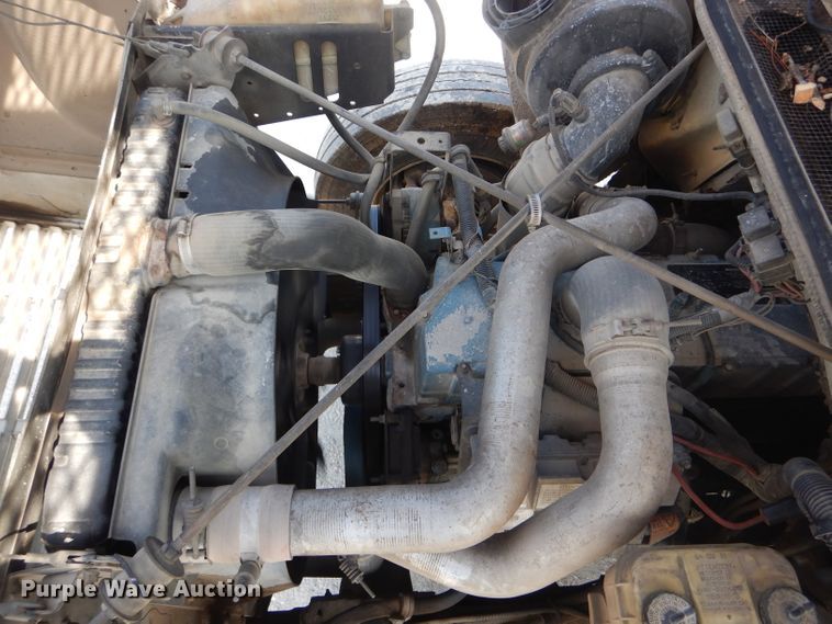 image for item DG5601 2000 International 4700 bucket truck