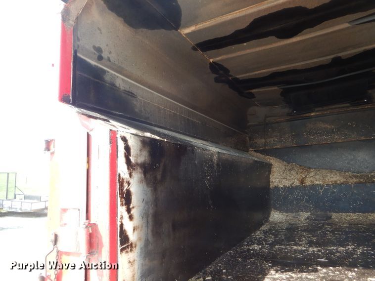 image for item DG5601 2000 International 4700 bucket truck