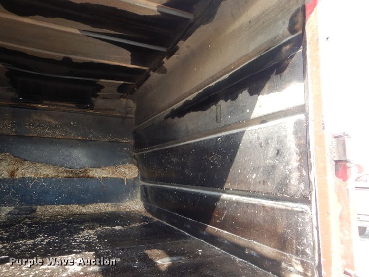 image for item DG5601 2000 International 4700 bucket truck