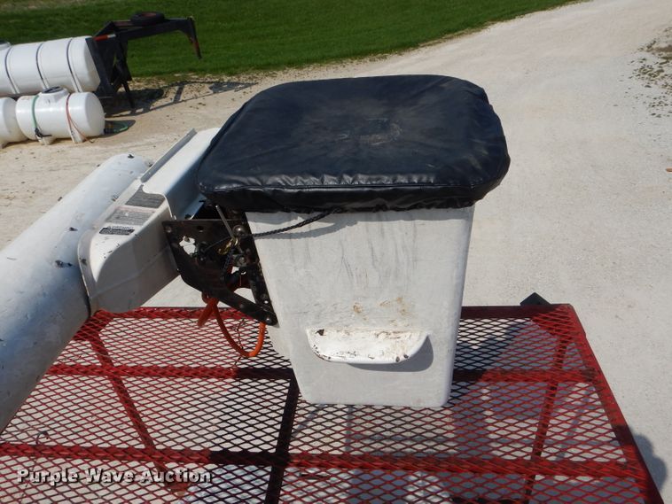 image for item DG5601 2000 International 4700 bucket truck