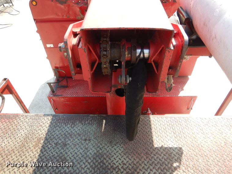 image for item DG5601 2000 International 4700 bucket truck