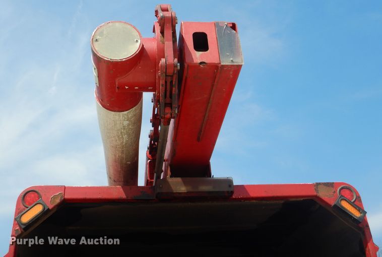 image for item DG5601 2000 International 4700 bucket truck