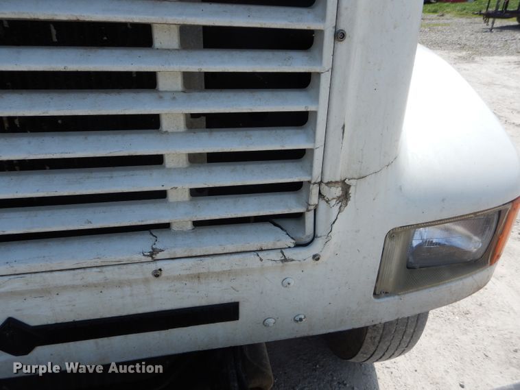 image for item DG5601 2000 International 4700 bucket truck