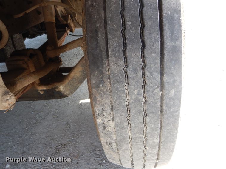 image for item DG5601 2000 International 4700 bucket truck