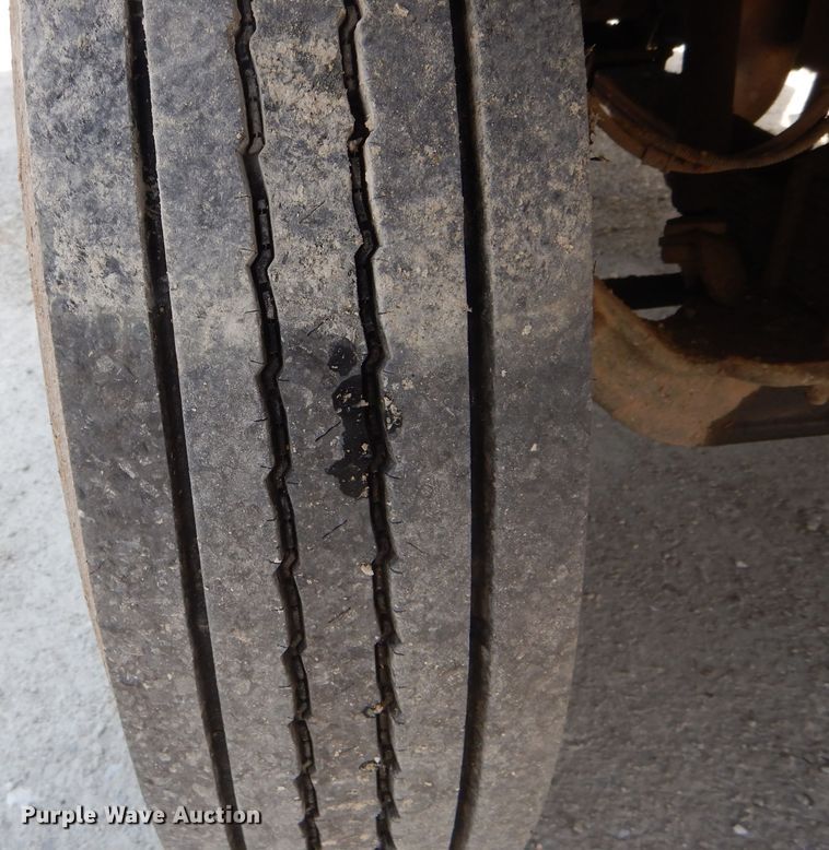 image for item DG5601 2000 International 4700 bucket truck