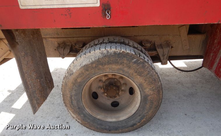 image for item DG5601 2000 International 4700 bucket truck