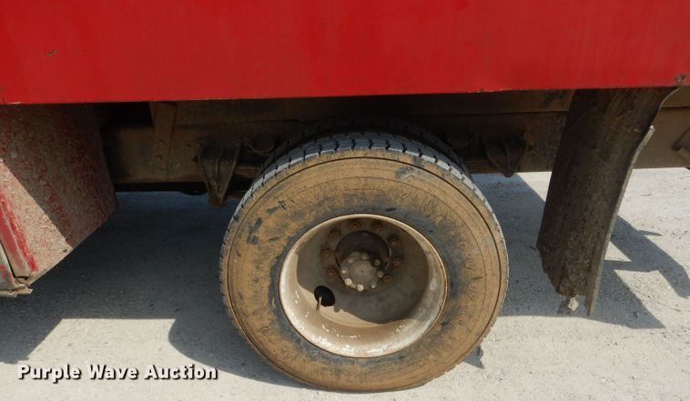 image for item DG5601 2000 International 4700 bucket truck