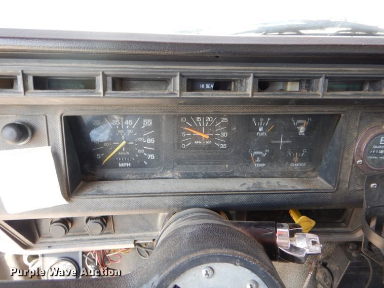 image for item DG5602 1998 Ford F800 bucket truck