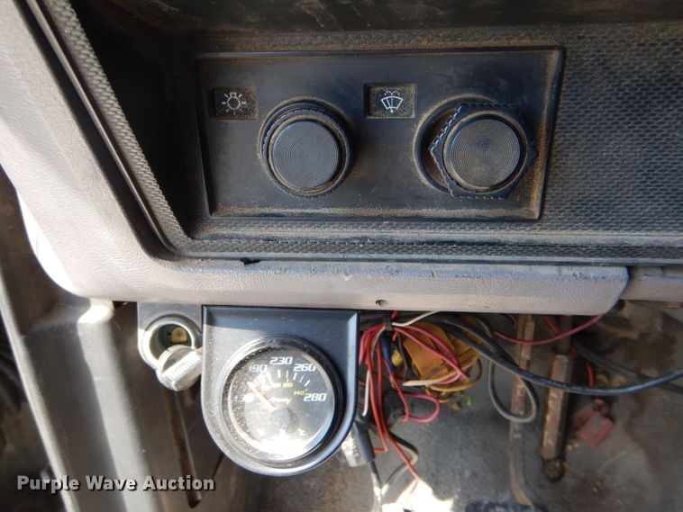 image for item DG5602 1998 Ford F800 bucket truck