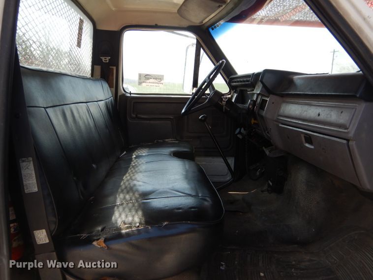 image for item DG5602 1998 Ford F800 bucket truck