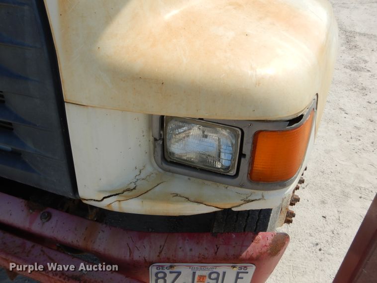 image for item DG5602 1998 Ford F800 bucket truck