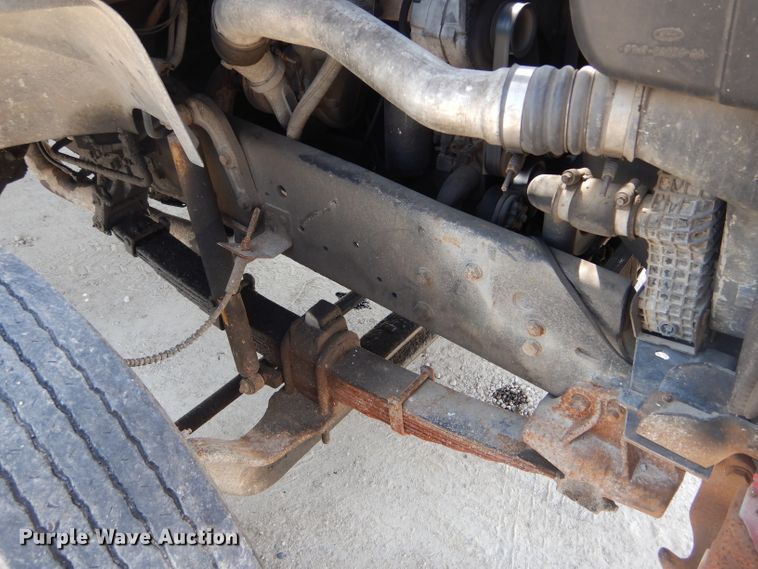 image for item DG5602 1998 Ford F800 bucket truck